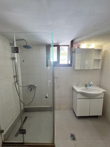 apartment_4_bathroom_golden_view_apartments_arillas_book_a_apartment_arillas_rent_an_apartmen_t